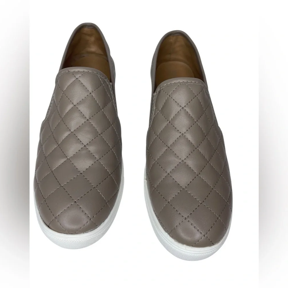 Mountain Sole Women's Slip On Sneaker Comfort Shoes Quilted Faux Leather Size 9